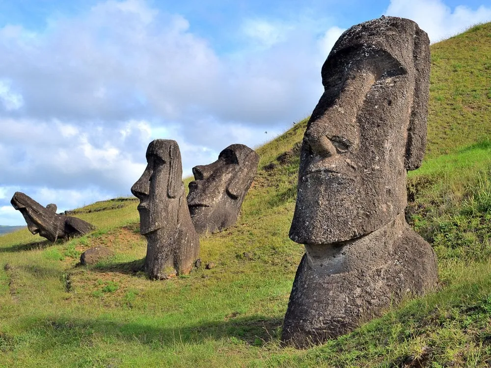 moai statues of easter island